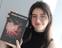 Joana Marcús, como mujer joven en el mundo literario, sabe que su presencia abre caminos para otras. EL INFORMADOR / A. Navarro