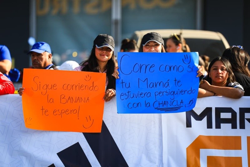  Durante el Maratón, cientos de asistentes “echaban porras” a los corredores. EL INFORMADOR/J. Acosta