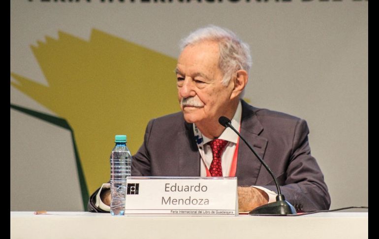 Ante un auditorio lleno, Eduardo Mendoza encabezó este domingo la apertura del Salón Literario Carlos Fuentes en la Feria Internacional del Libro de Guadalajara. EL INFORMADOR / H. Navarro