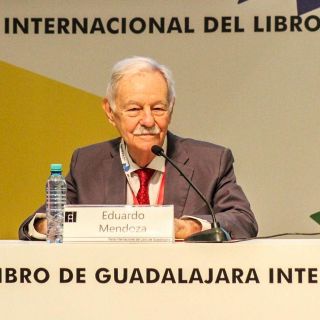 Eduardo Mendoza inaugura el Salón Literario Carlos Fuentes con reflexión sobre Barcelona