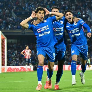 Chivas queda eliminado tras remontada de Cruz Azul y penal fallado por 'Chicharito'