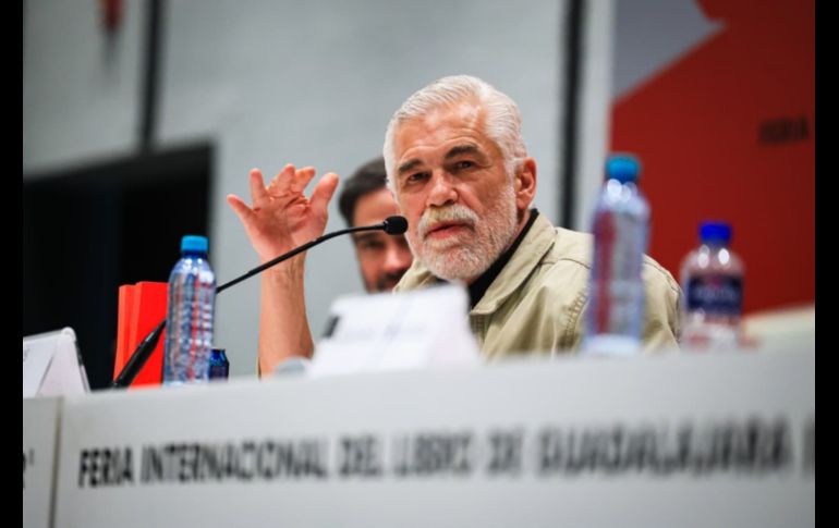 Sobre el escenario estaban Luis Estrada —director que ha construido una filmografía crítica y feroz sobre el país—, Alfonso Herrera, protagonista de 