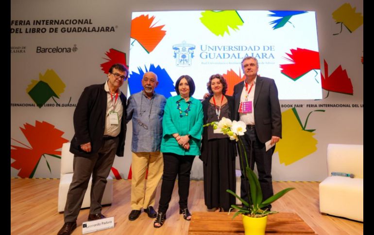 En la FIL Guadalajara se realizó la mesa “Homenaje a Mario Vargas Llosa: El privilegio de apagar la luz”, un encuentro en el que Javier Cercas, Leonardo Padura, Pilar Reyes y Marisol Schulz Manaut repasaron su relación profesional y personal con el autor. EL INFORMADOR / A. Navarro