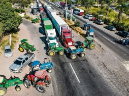 Productores realizan bloqueos carreteros en Zacatecas para exigir cumplimiento de acuerdos federales y defender sus derechos. ESPECIAL