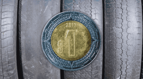 En caso de que la llanta se encuentre muy desgastada, es recomendable comprar una nueva porque sus materiales no tienen la misma resistencia que cuando eran nuevos. ESPECIAL / CANVA