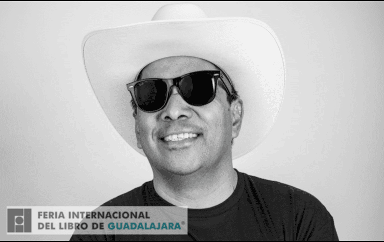 Carlos Velázquez afirma que sus historias ofrecen algo distinto: personajes vivos, escenarios insólitos y un sentido del humor que escapa a las tendencias literarias del tremendismo. ESPECIAL