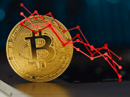 la inversión en bitcoin su principal enfoque de negocio, fueron golpeadas por la venta masiva del lunes. ESPECIAL