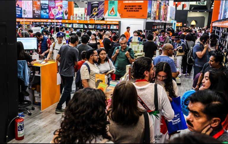 Como cada año, la Expo Guadalajara acoge a los amantes de la literatura, quienes están en busca de nuevas adquisiciones, conocer a sus escritores favoritos o disfrutar de las presentaciones. EL INFORMADOR/ A. NAVARRO.