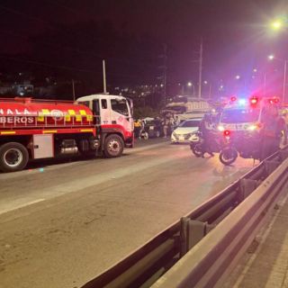 Choque múltiple en Periférico Oriente deja un menor de 16 años muerto