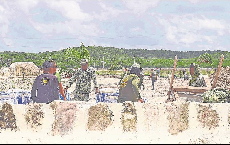 Ingenieros militares del Agrupamiento Felipe Ángeles, responsables del AIFA, diseñarán y construirán el nuevo centro de carga y almacenamiento de combustible para el Tren Maya de carga. EL UNIVERSAL