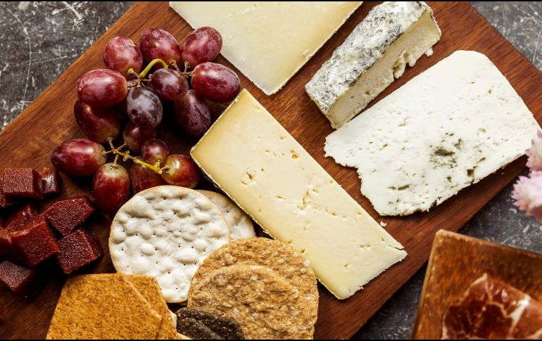 Tanto el queso de cabra como el de vaca tienen variedad de beneficios. UNSPLASH / E. HOWELL