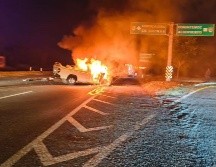 La Coordinación de Protección Civil Estatal Clima cerró uno de los carriles en sentido Colima a Guadalajara para realizar las maniobras de atención del incidente. ESPECIAL / FACEBOOK Protección Civil Estatal Colima