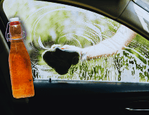 El vinagre de manzana puede servir para quitar olores al interior de un auto. ESPECIAL / CANVA