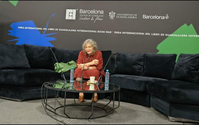 La autora de El camino de regreso se mostró sorprendida por el gran número de periodistas que esperaban escucharla. EL INFORMADOR/. N. ANDRADE.