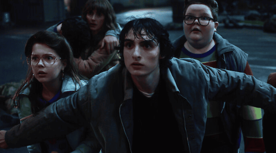 Los fans de Stranger Things en todas partes ajustaron sus radios a WSQK, The Squawk, sintonizando a la DJ Rockin’ Robin y al resto del equipo de Hawkins mientras continúan su lucha contra Vecna por el destino del mundo. NETFLIX.COM / ESPECIAL