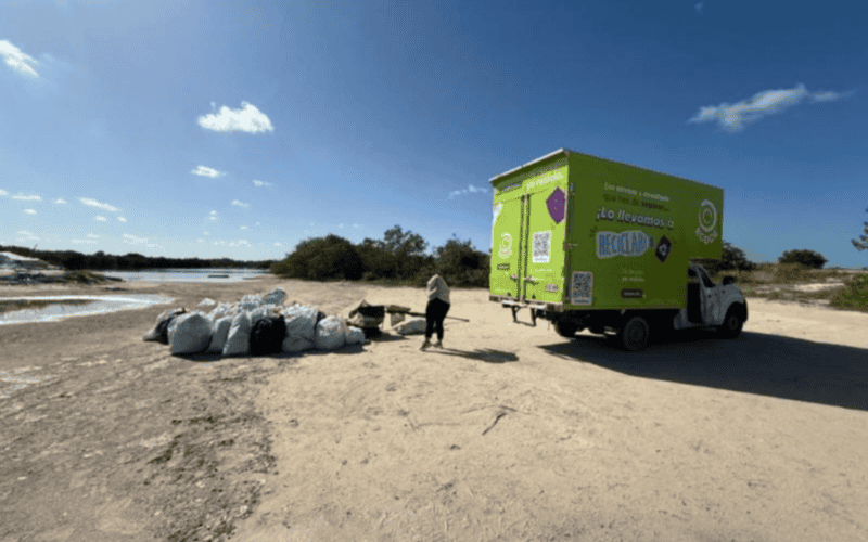 el programa Saneamiento de Playas y Manglares concluyó sus actividades con un total de 7 mil 763 voluntarias y voluntarios. GOBIERNO DE YUCATÁN