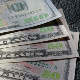 Peso mexicano avanza, mientras del dólar registra su valor más bajo del año