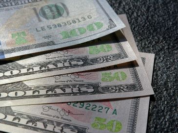 En el balance de la última semana, el dólar acumula una baja del 0.61%, y en la comparación anual mantiene un retroceso del 10.08%. UNSPLASH