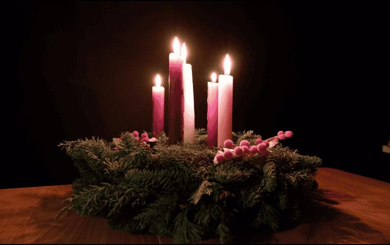 Durante estas semanas, la Corona de Adviento se convierte en un llamado a la oración y a la convivencia familiar, invitando a meditar y agradecer. ESPECIAL