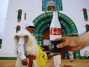 A finalizar los años 70 del siglo pasado, las comunidades de Los Altos de Chiapas incorporaron el refresco de Cola en su vida cotidiana. AFP / ARCHIVO