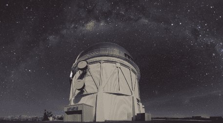 Una solución a la contaminación lumínica podría ser desplegar satélites en órbitas más bajas que las de los telescopios. EFE / ARCHIVO