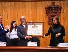 La ceremonia inició con una revisión sintética de su trayectoria: nacido en 1955 en una familia de origen humilde, Padura creció en un ambiente marcado por los cambios de la Revolución cubana. EL INFORMADOR / J. ACOSTA