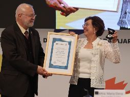 María Elena Saucedo Lugo, que recibió  el Homenaje al Bibliotecario, en una ceremonia emotiva celebrada en la FIL Guadalajara. EL INFORMADOR/A.NAVARRO
