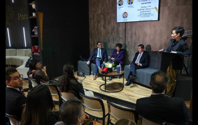 Rectores de la UP destacaron que la IA puede apoyar una formación humana profunda, siempre que complemente —y no sustituya— la reflexión y la relación con el docente. EL INFORMADOR / A. Navarro