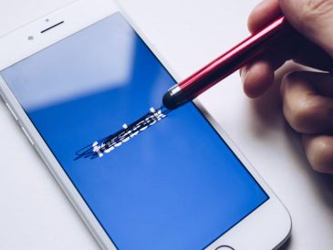 Según la empresa, el Gobierno australiano debería exigir a los mercados de aplicaciones que verifiquen la edad y obtengan la autorización de los padres al descargar apps, evitando que los menores tengan que demostrar su edad en múltiples plataformas. Pexels