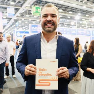 Presentan libro "Tlajo: de cerquita, tempranito y con la gente" en la FIL