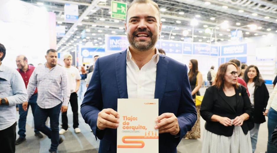 El alcalde de Tlajomulco, Quirino Velázquez, presentó una obra que aborda el modelo de cercanía y corresponsabilidad que ha impulsado su administración. ESPECIAL