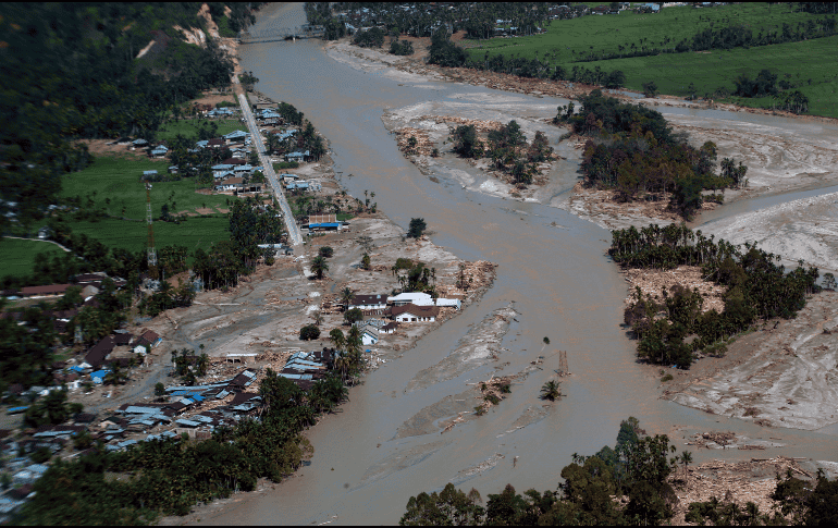 Las inundaciones han dejado también cerca de nueve millones de afectados y más de un millón de desplazados en Indonesia, Tailandia y Sri Lanka. EFE / EPA / H. Simajuntak