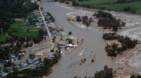 Las inundaciones han dejado también cerca de nueve millones de afectados y más de un millón de desplazados en Indonesia, Tailandia y Sri Lanka. EFE / EPA / H. Simajuntak