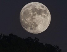 La llamada Superluna Fría coincide con la llegada del invierno, convirtiéndose en una de las fases lunares más esperadas de diciembre. CANVA