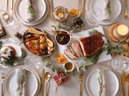 Cuida tu salud esta temporada de frío abrigándote bien, y comiendo saludablemente, sin excederte. /CANVA