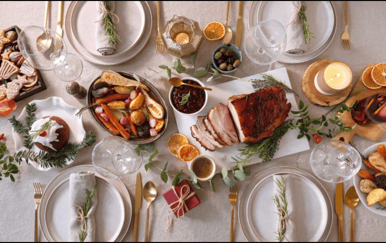 Cuida tu salud esta temporada de frío abrigándote bien, y comiendo saludablemente, sin excederte. /CANVA