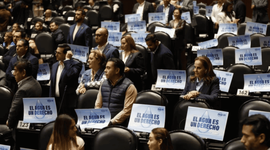 A las 14:30 horas, el pleno comenzó la discusión, por lo que los diputados tan sólo tuvieron dos horas y media para estudiar un dictamen de 556 páginas, y 50 modificaciones que hizo la Comisión. SUN / ARCHIVO