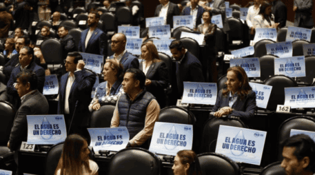 A las 14:30 horas, el pleno comenzó la discusión, por lo que los diputados tan sólo tuvieron dos horas y media para estudiar un dictamen de 556 páginas, y 50 modificaciones que hizo la Comisión. SUN / ARCHIVO