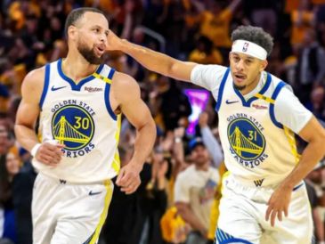 Los Warriors reunieron por primera vez a Stephen y Seth Curry, cerrando así la lista más reciente de hermanos que han jugado juntos en la NBA. INSTAGRAM/ @stephencurry30.