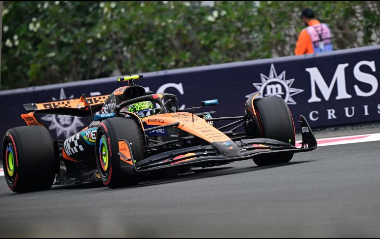 Con Norris dominando, Verstappen al acecho y Piastri buscando ritmo, el cierre del campeonato promete un sábado y domingo llenos de tensión en Yas Marina. AFP / G. Cacace