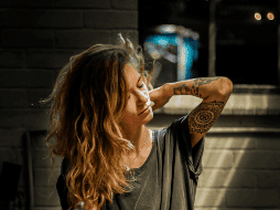 El dolor de espalda puede ser una de los padecimientos más dolorosos que algunas personas pueden llegar a tener. UNSPLASH / K. CONSTANCE