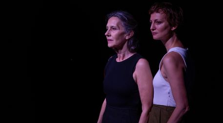 La Coordinación de Artes Escénicas y Literatura de la Universidad de Guadalajara, en colaboración con Cultura UDG y el Teatro Experimental de Jalisco, presentará Isla partida, adaptación escénica de la novela homónima de Daniela Tarazona. CORTESÍA