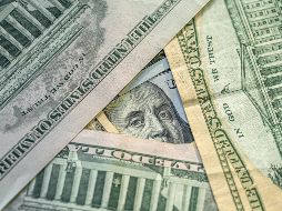 En el balance semanal, el dólar estadounidense acumuló una baja de 0.68%, y en el comparativo anual aún refleja una depreciación de 12.79%. FREEPIK