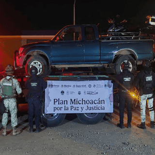 Detienen a 10 personas en Michoacán con armas de fuego y en posesión de drogas