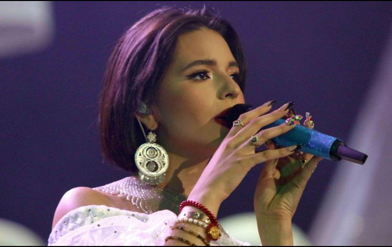 Ángela Aguilar se conmovió hasta las lágrimas al recibir el apoyo del público en su concierto de Los Ángeles. SUN/ARCHIVO