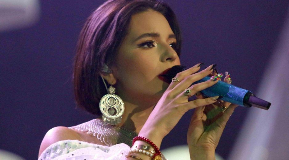 Ángela Aguilar se conmovió hasta las lágrimas al recibir el apoyo del público en su concierto de Los Ángeles. SUN/ARCHIVO