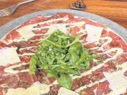 Carpaccio de res. Preparado con carne prime. ESPECIAL