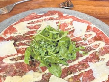 Carpaccio de res. Preparado con carne prime. ESPECIAL
