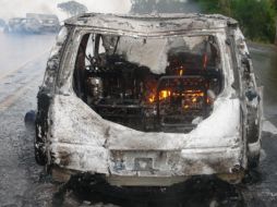 Desde el 10 de noviembre, México ha reforzado la seguridad en Michoacán, tras el asesinato de Carlos Manzo. Imagen de archivo de un auto incendiado en el estado. EFE/STR