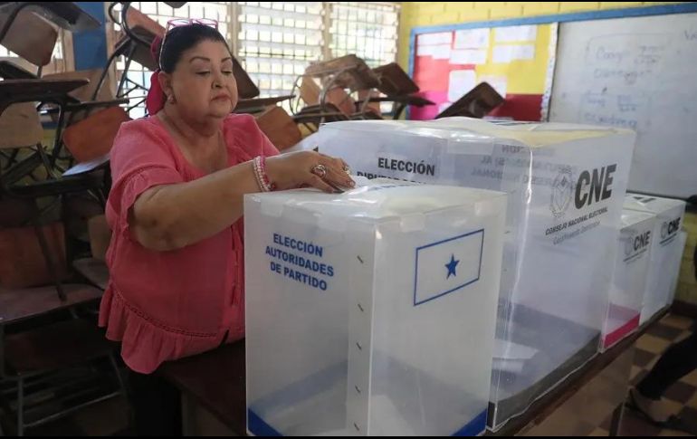La consejera presidenta del ente electoral de Honduras, Ana Paola Hall, atribuyó este sábado a 